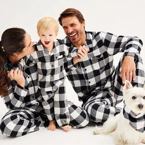 Women’s two-piece Jammie’s for Families B&W Buffalo plaid pajama set Size Medium
